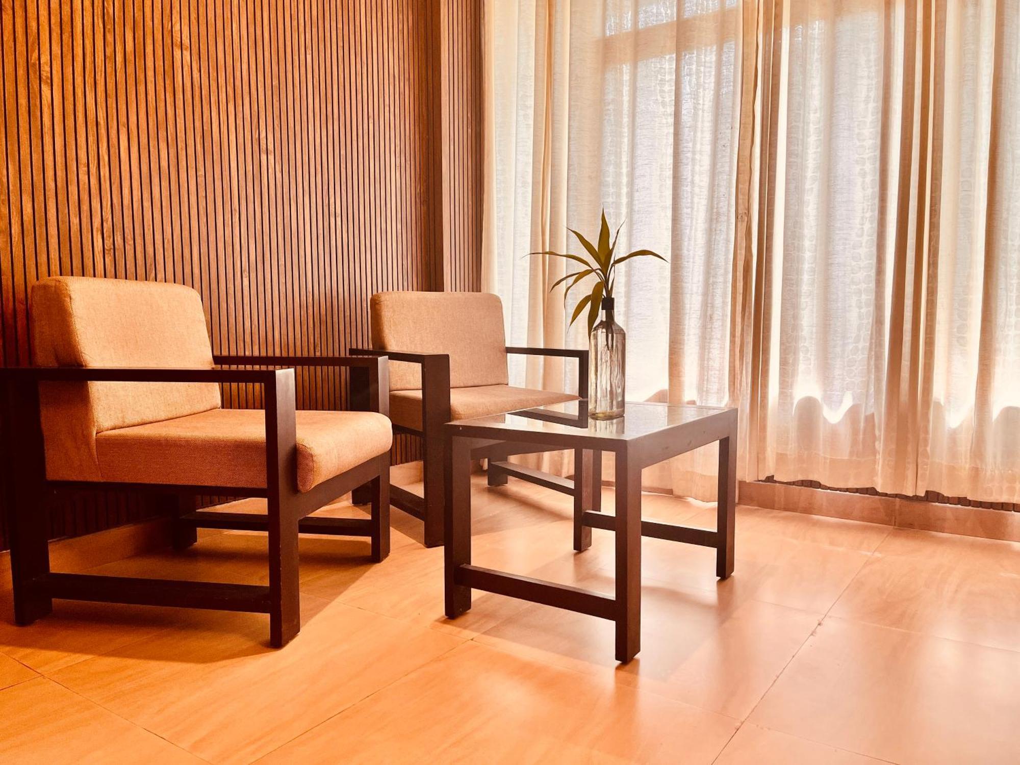 The Sapphire 1,2,3 Bedrooms Available In Omaxe - A Four Star Luxury Hotel
