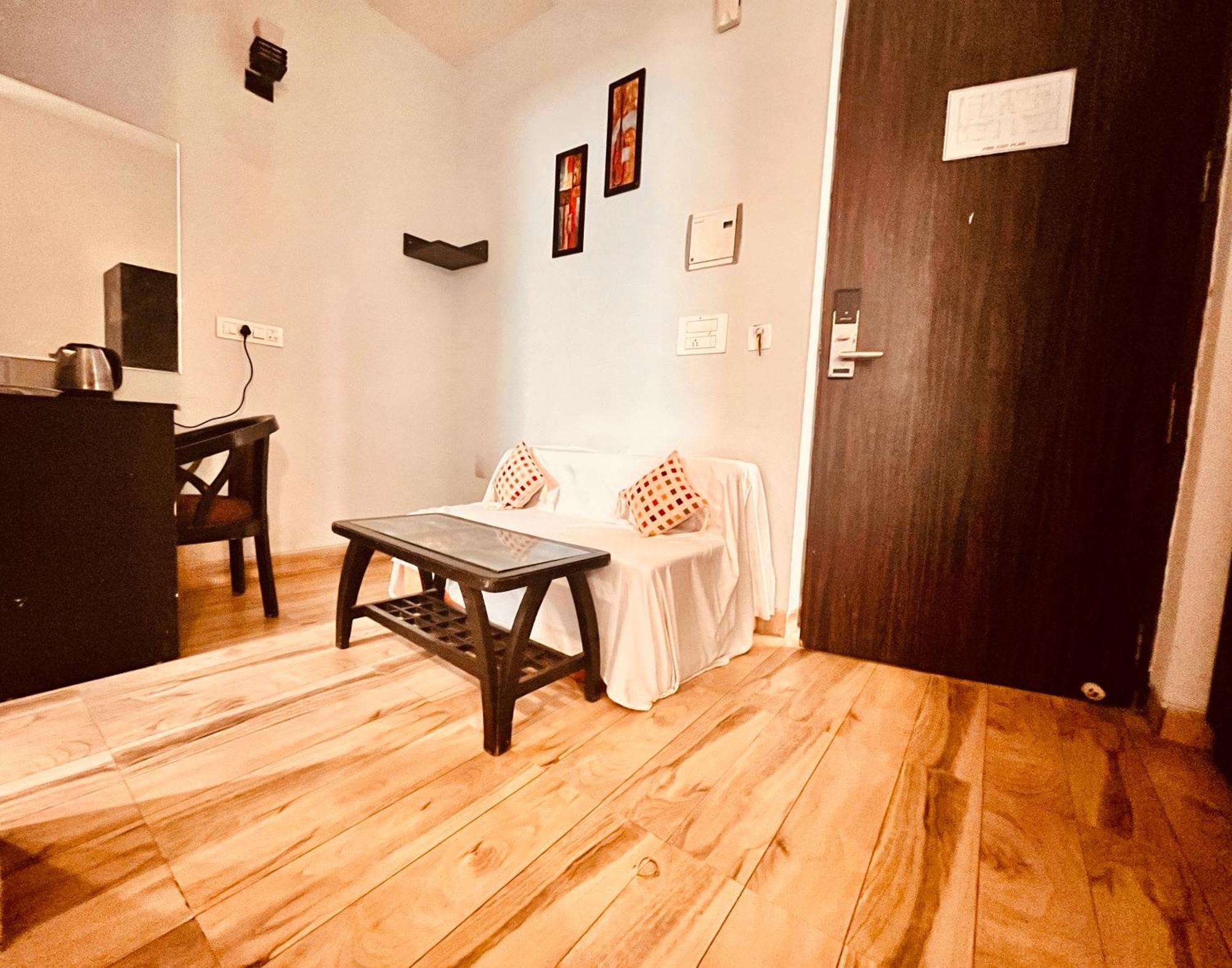 The Sapphire 1,2,3 Bedrooms Available In Omaxe - A Four Star Luxury Hotel 4*