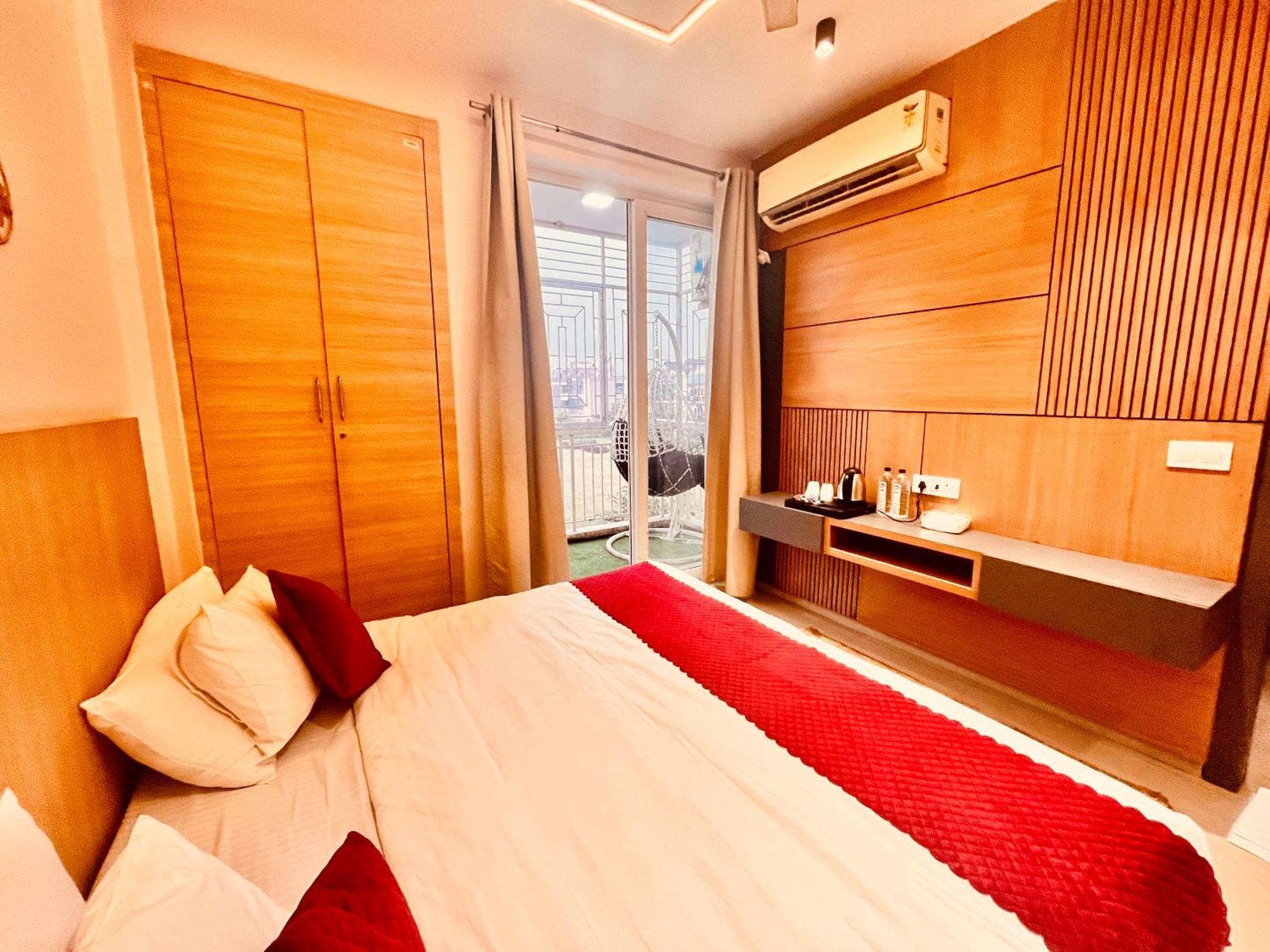 The Sapphire 1,2,3 Bedrooms Available In Omaxe - A Four Star Luxury 4* Vrindavan