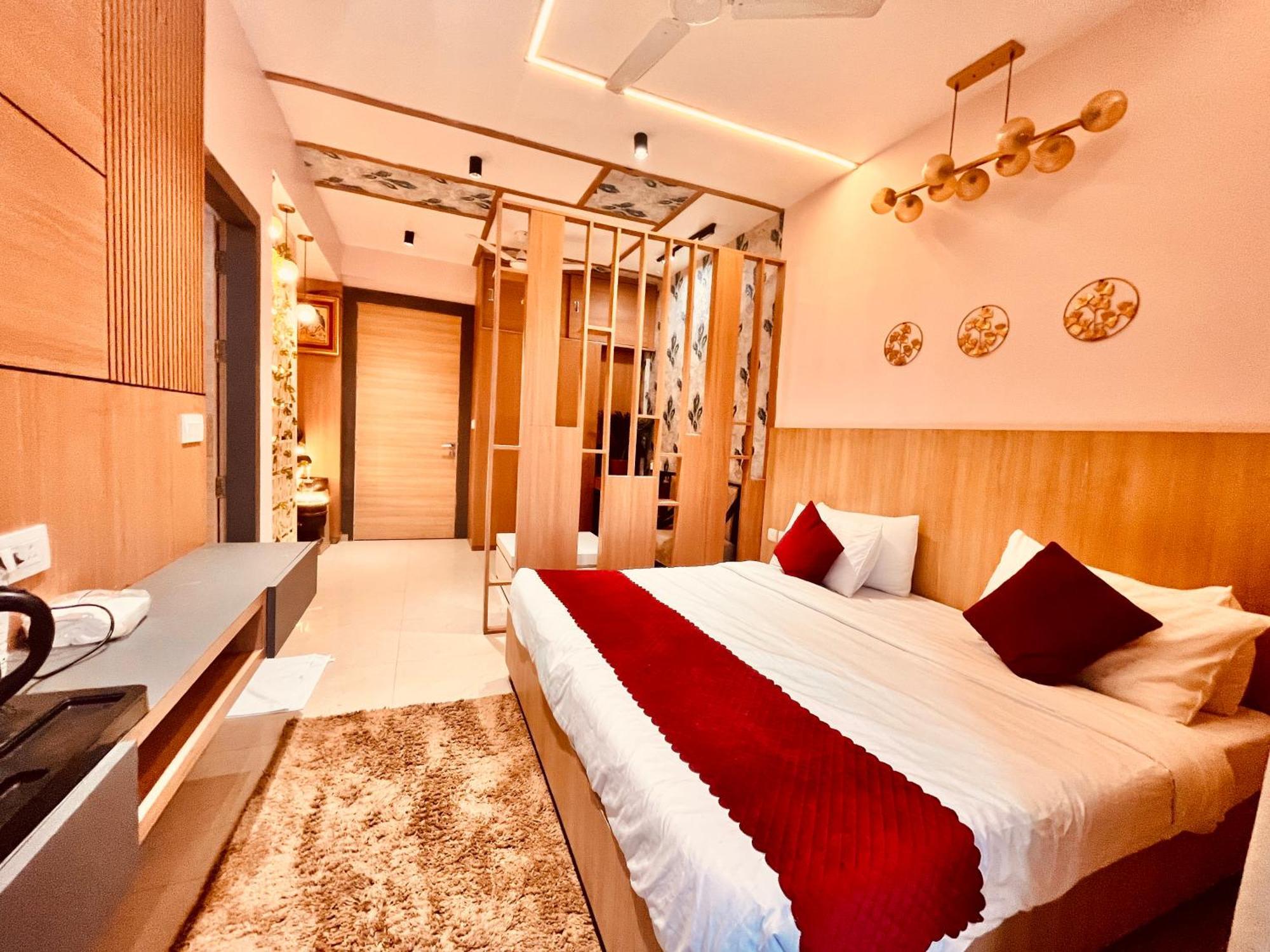 The Sapphire 1,2,3 Bedrooms Available In Omaxe - A Four Star Luxury