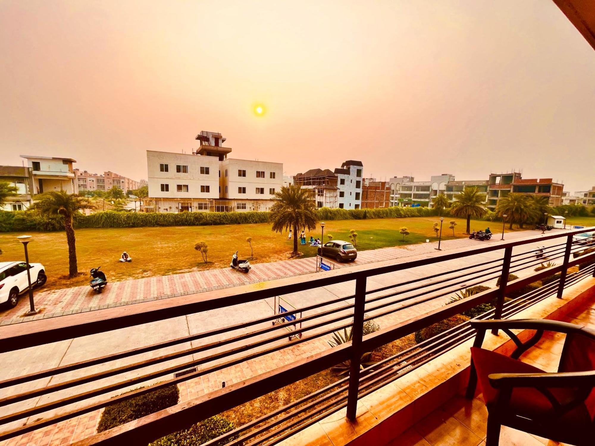 The Sapphire 1,2,3 Bedrooms Available In Omaxe - A Four Star Luxury Hotel