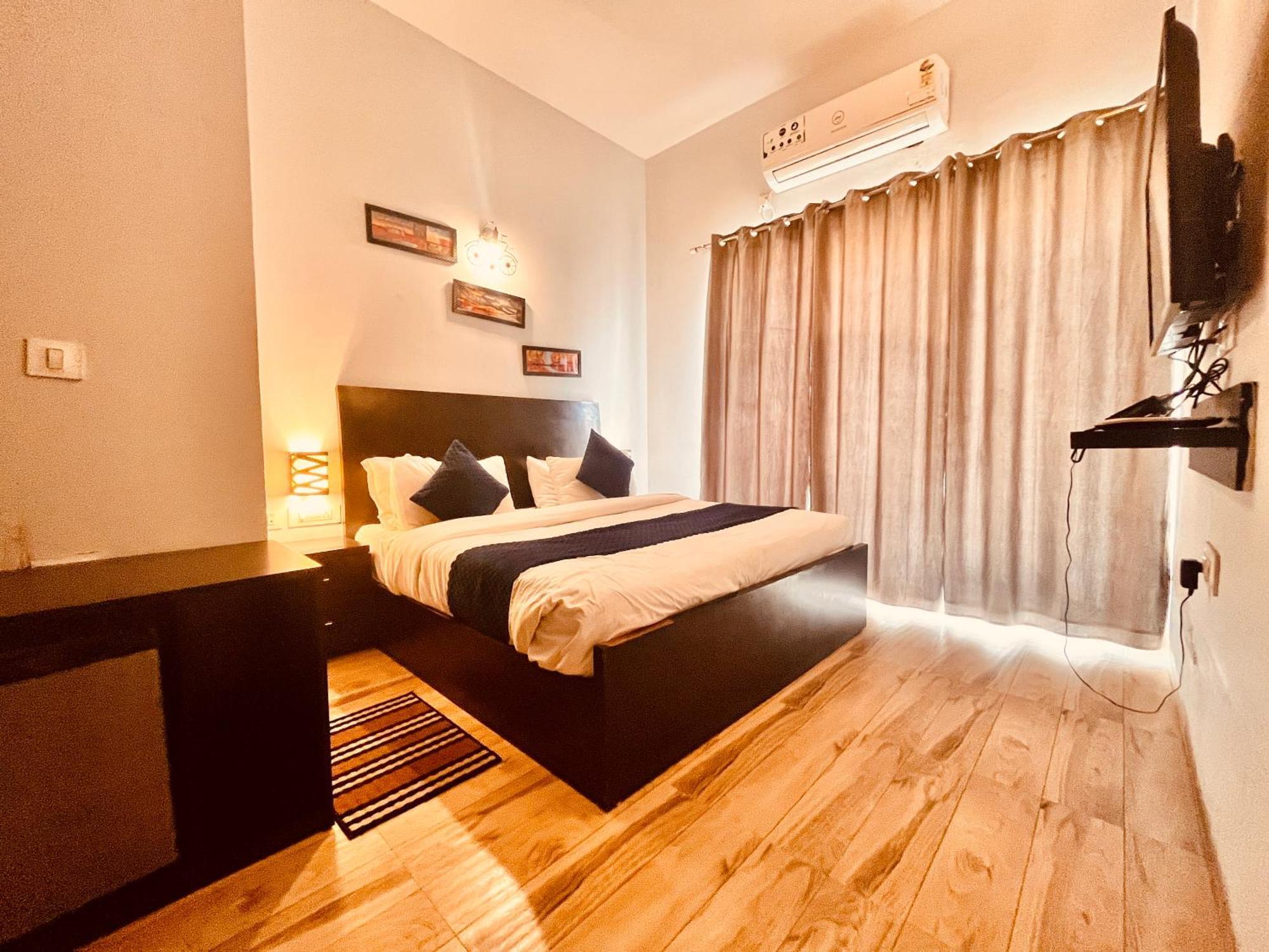 Hotel The Sapphire 1,2,3 Bedrooms Available In Omaxe - A Four Star Luxury 4*