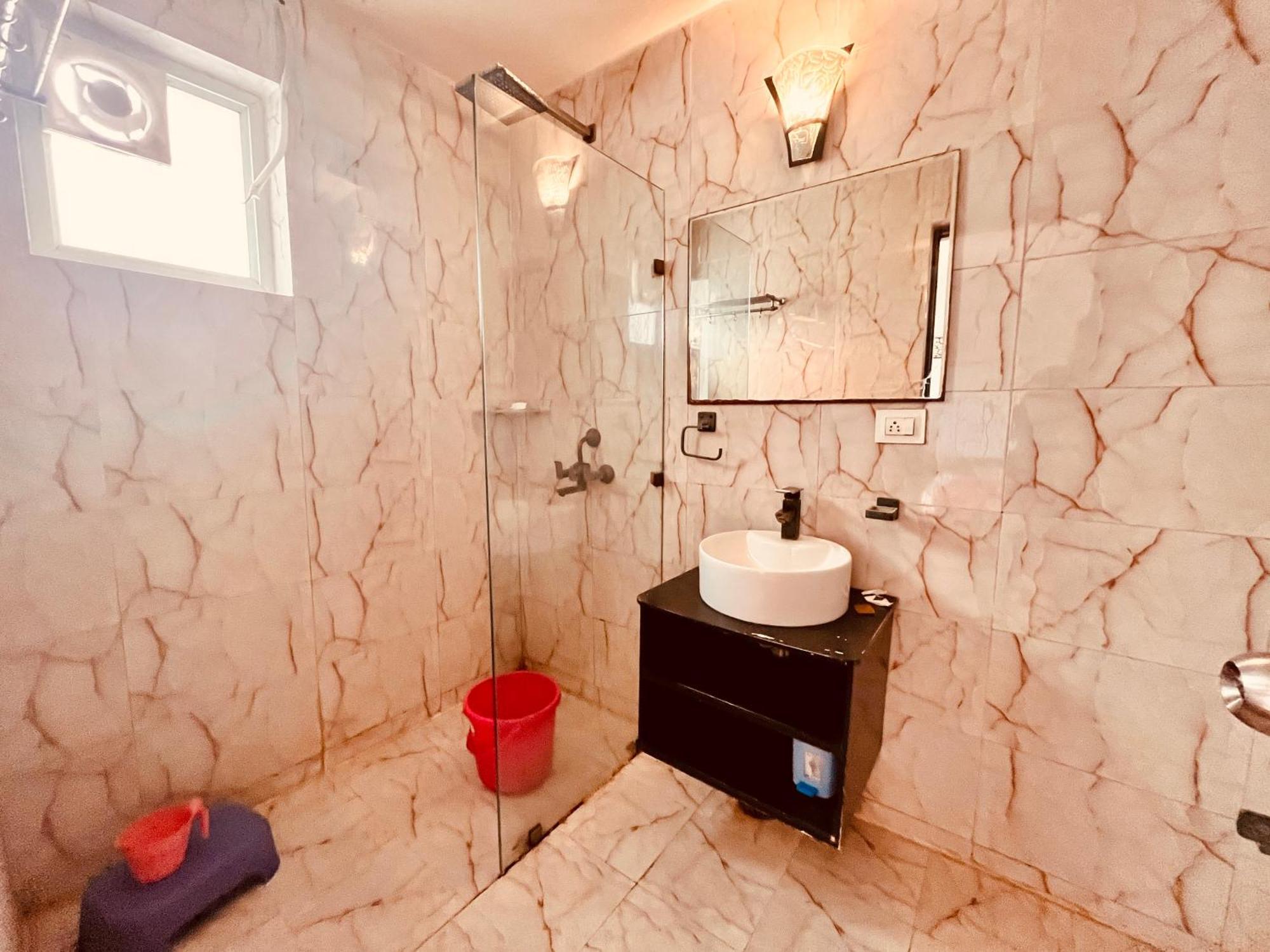 Hotel The Sapphire 1,2,3 Bedrooms Available In Omaxe - A Four Star Luxury