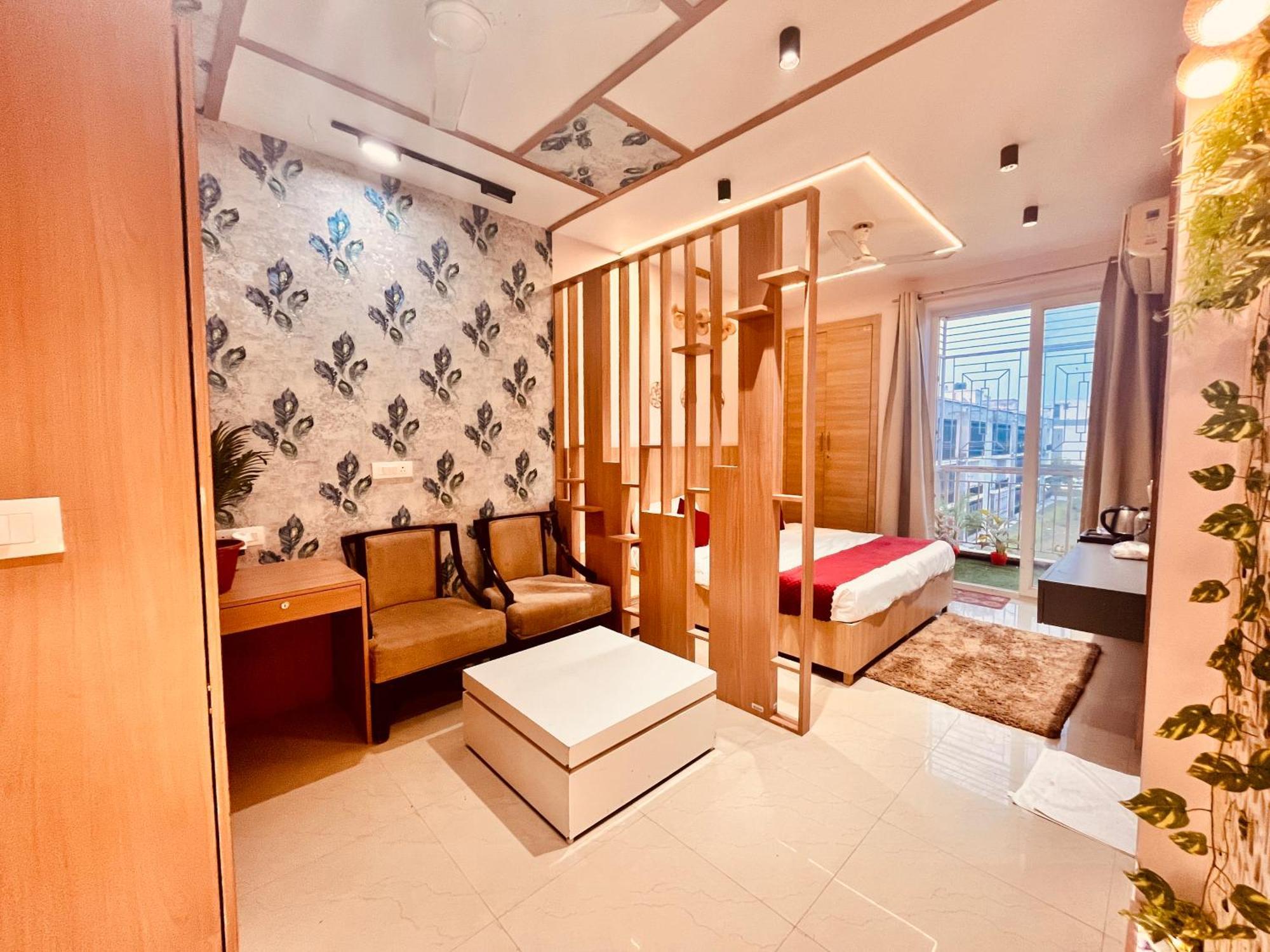 The Sapphire 1,2,3 Bedrooms Available In Omaxe - A Four Star Luxury 4*