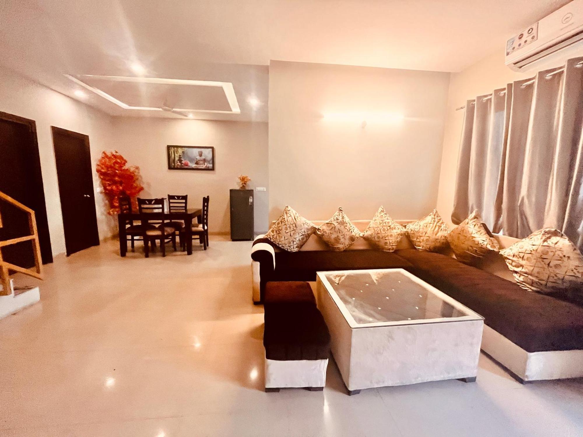 Hotel The Sapphire 1,2,3 Bedrooms Available In Omaxe - A Four Star Luxury