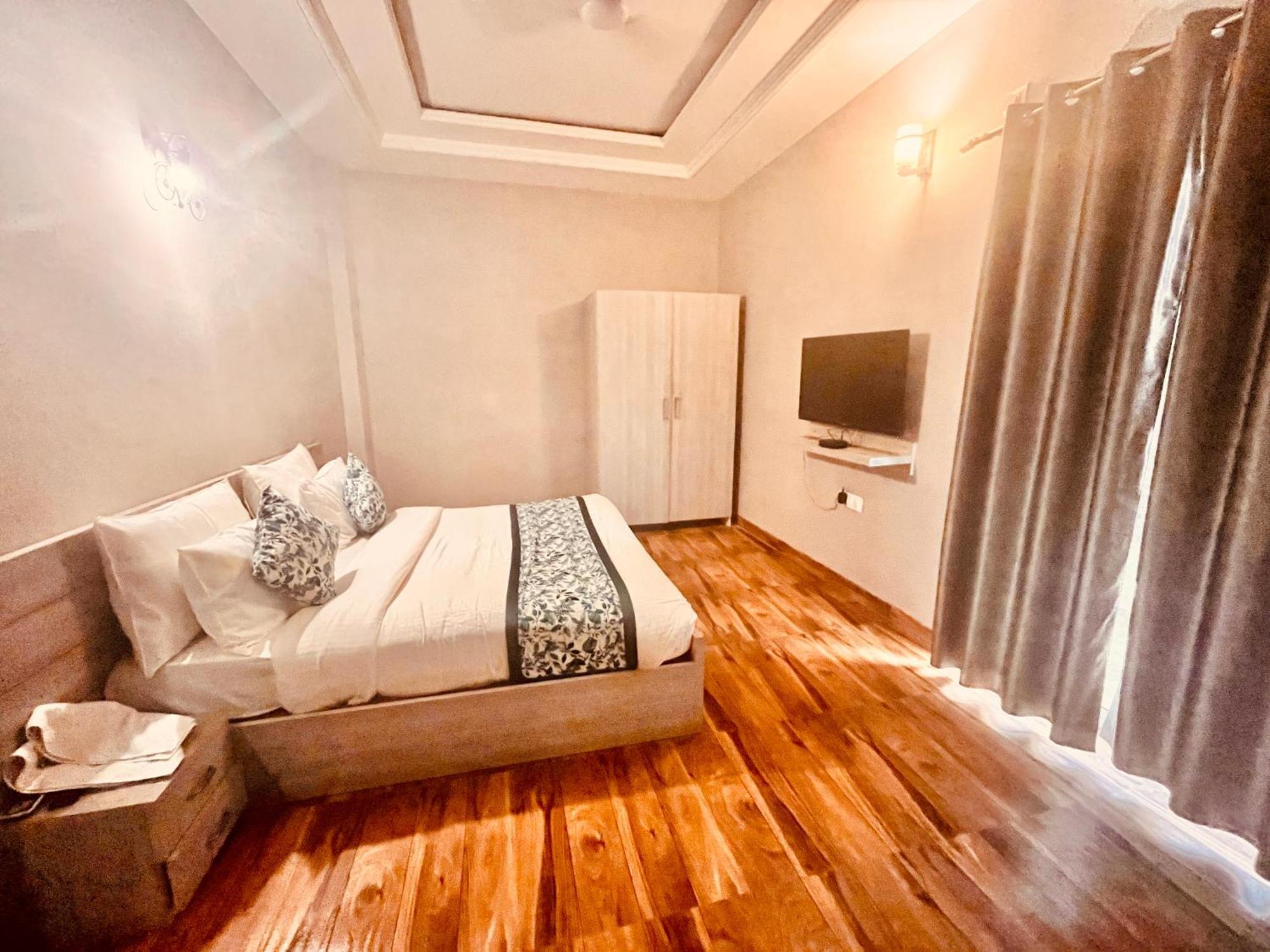 The Sapphire 1,2,3 Bedrooms Available In Omaxe - A Four Star Luxury Hotel 4*