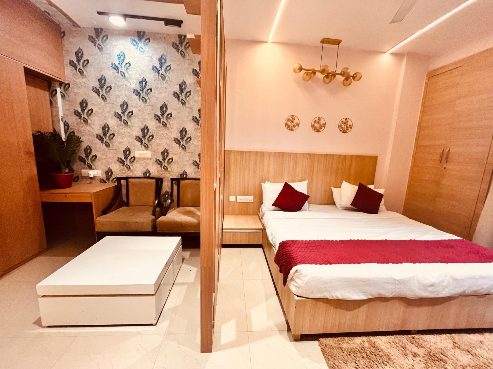 The Sapphire 1,2,3 Bedrooms Available In Omaxe - A Four Star Luxury 4*