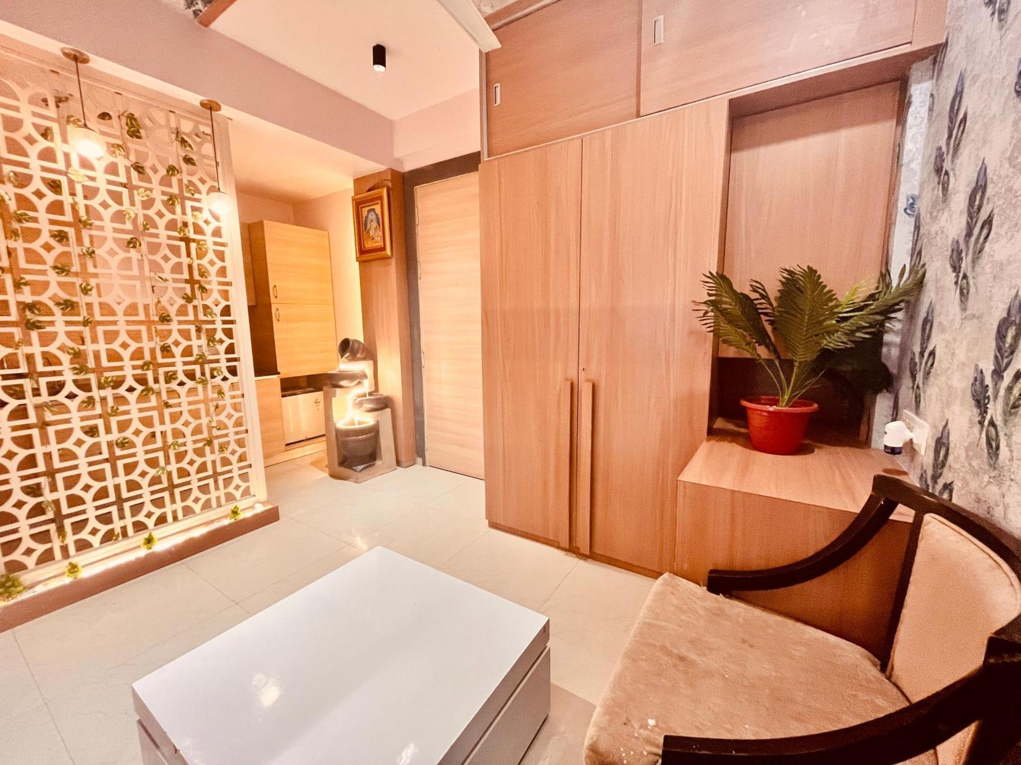 Hotel The Sapphire 1,2,3 Bedrooms Available In Omaxe - A Four Star Luxury 4*