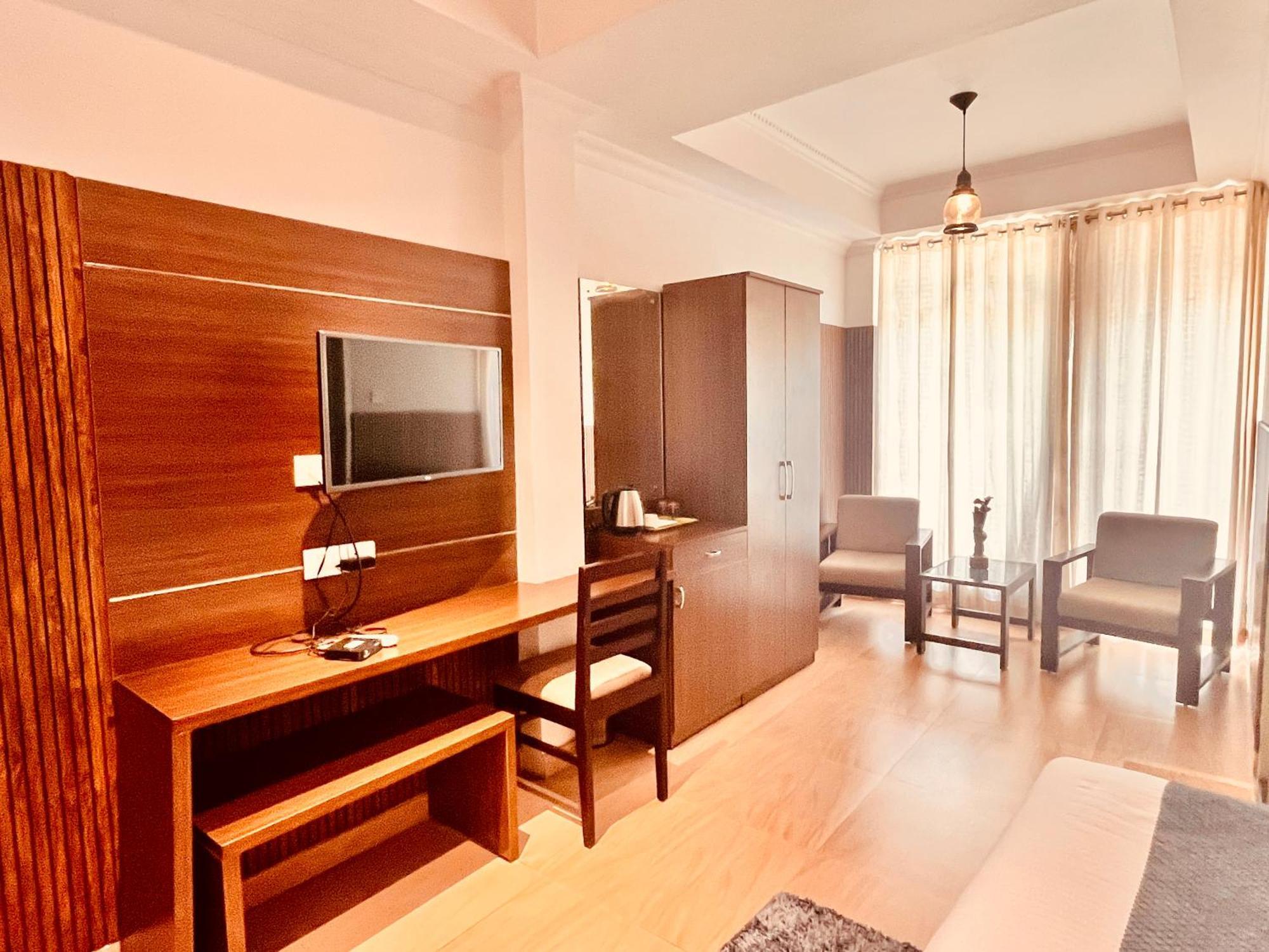 The Sapphire 1,2,3 Bedrooms Available In Omaxe - A Four Star Luxury Hotel