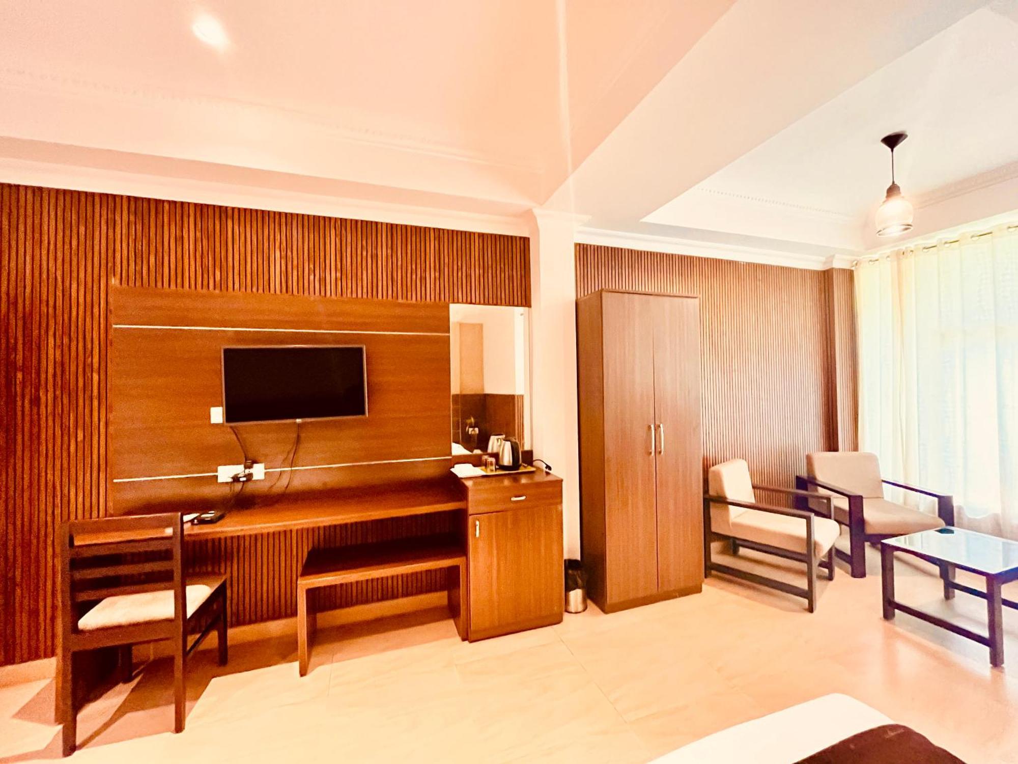 The Sapphire 1,2,3 Bedrooms Available In Omaxe - A Four Star Luxury Hotel