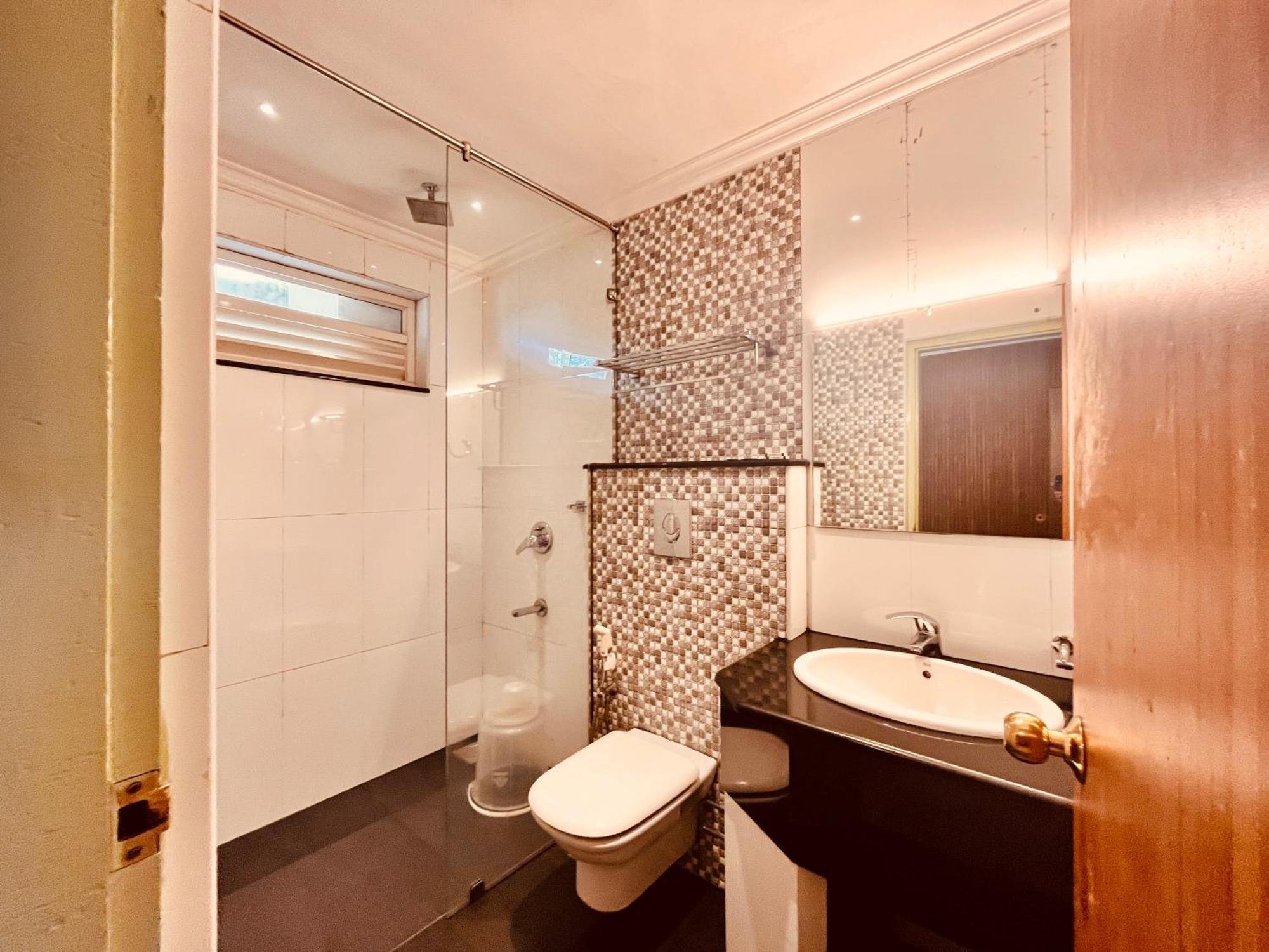 Hotel The Sapphire 1,2,3 Bedrooms Available In Omaxe - A Four Star Luxury Vrindavan