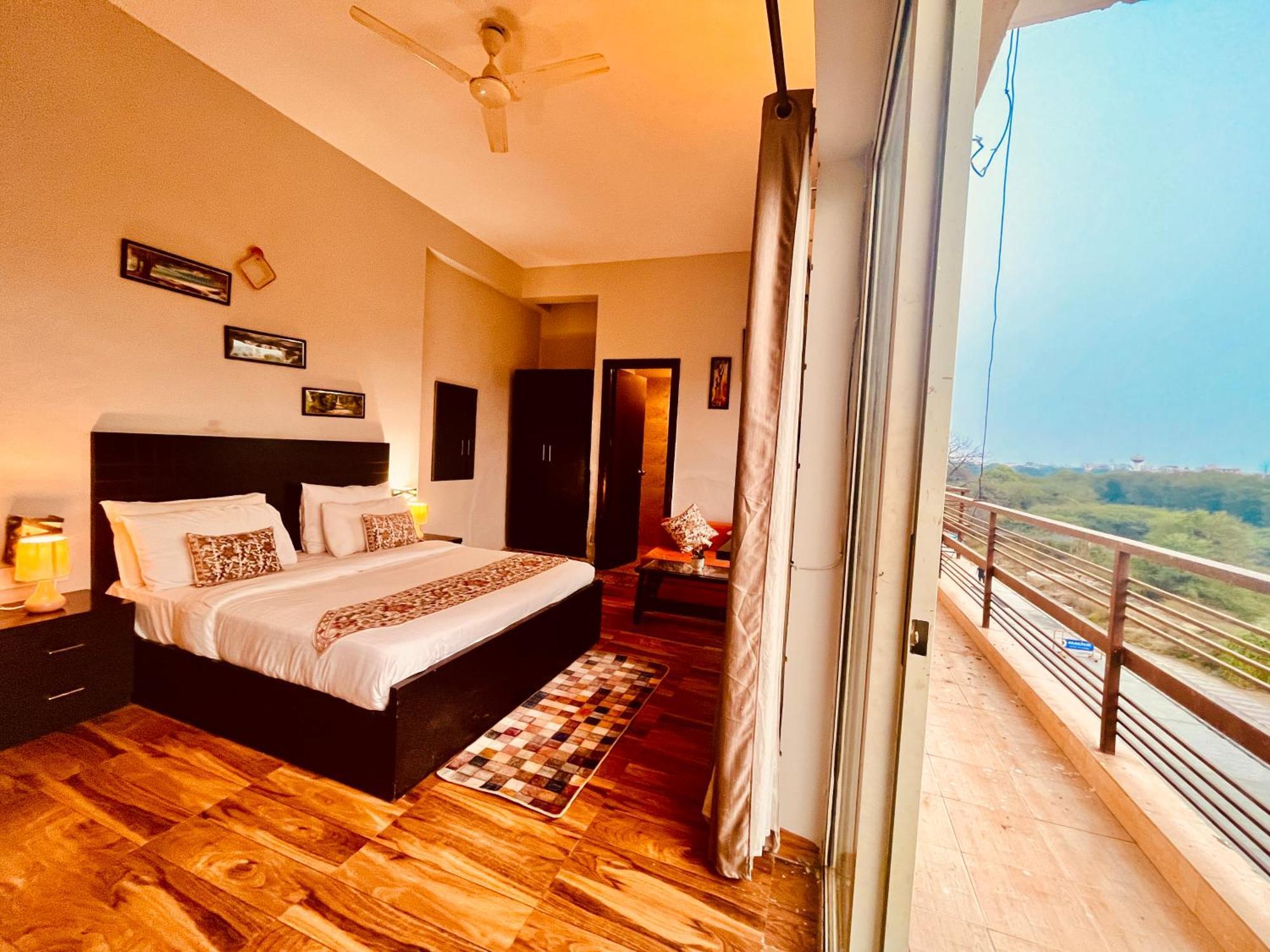 Hotel The Sapphire 1,2,3 Bedrooms Available In Omaxe - A Four Star Luxury