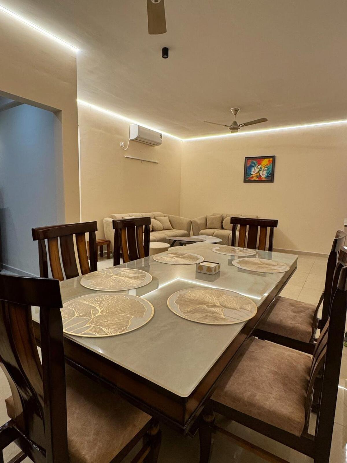 Spacious &luxury 2bhk In Vrindavan-shree Keli Kunj * Vrindavan