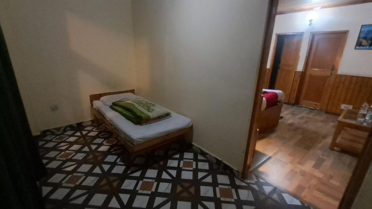 Hotel Bablu & Cafe