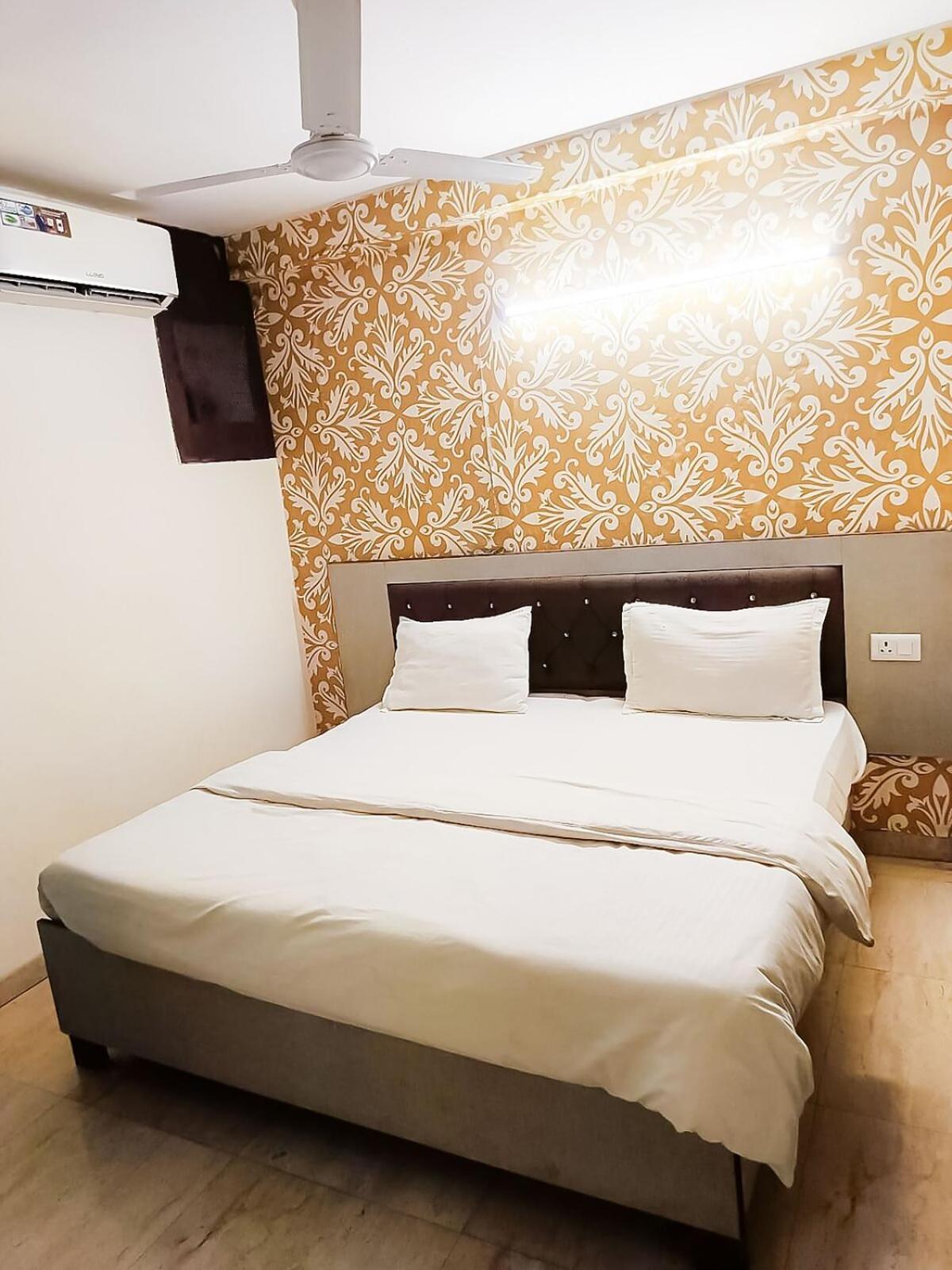 Private Flat Hare Krishna Orchid Near Prem Mandir Vrindavan