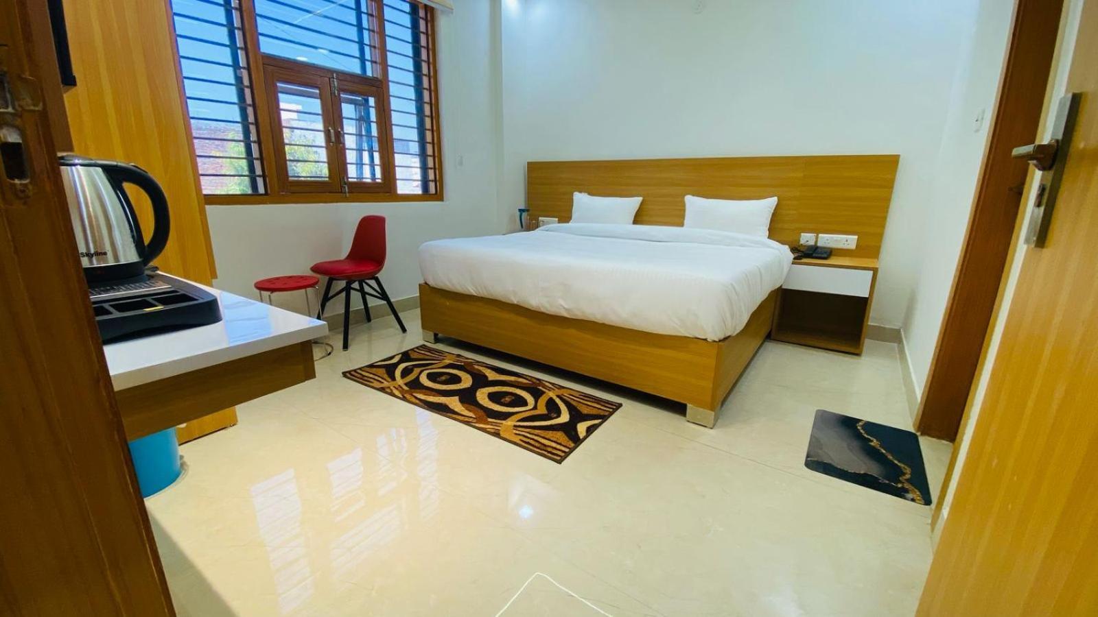 Hotel Shri Bansuri Dham 3*