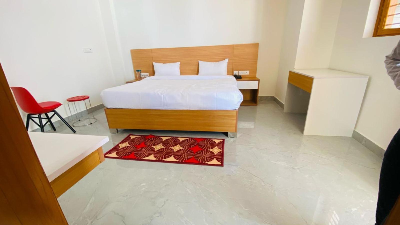 Hotel Shri Bansuri Dham