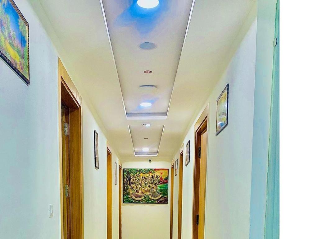 Hotel Shri Bansuri Dham Vrindavan