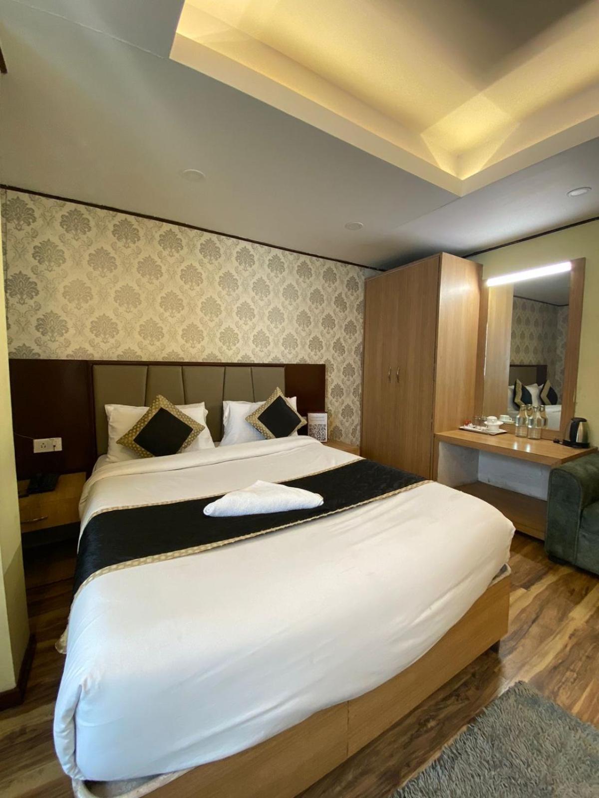 Hotel Premium Oliver - Near Prem Mandir- Fully Ac With Inhouse Parking Vrindavan