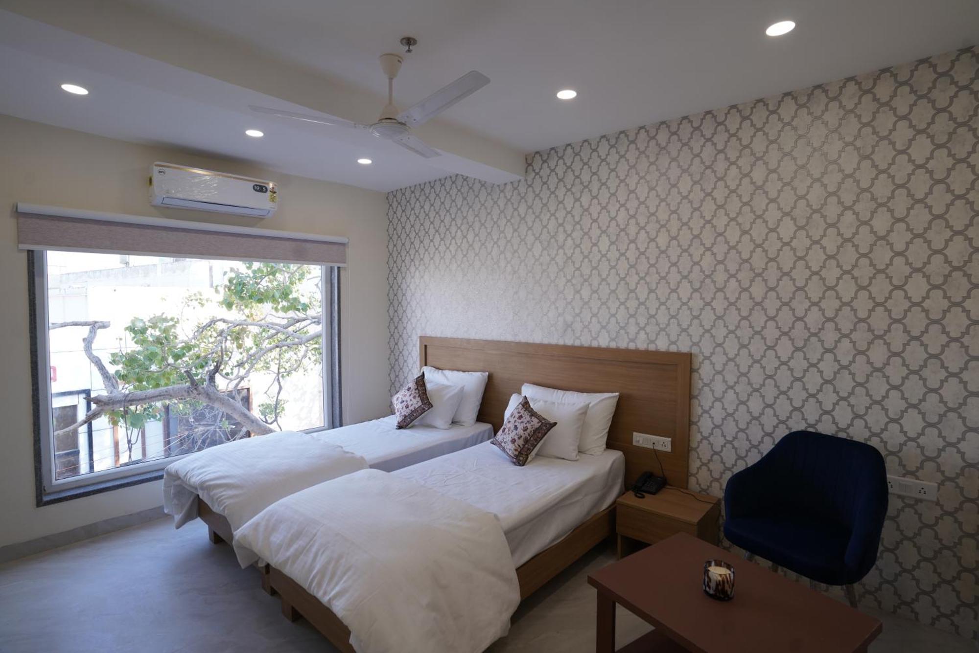 Prem Hotel 2*