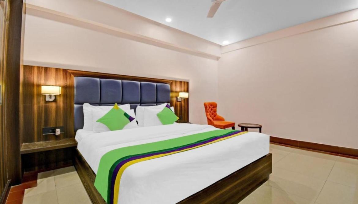 Light House -free Unlimited 5g Internet, In House Parking- Fully Ac - Near Prem Mandir Vrindavan