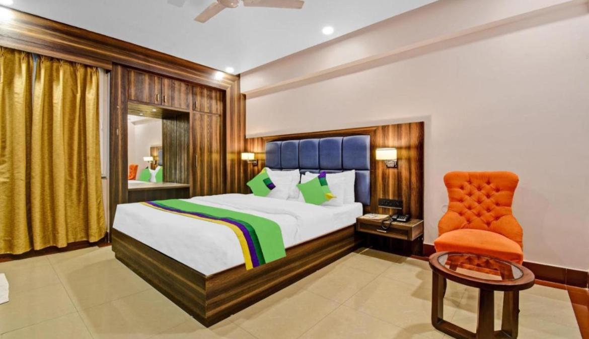 Light House -free Unlimited 5g Internet, In House Parking- Fully Ac - Near Prem Mandir *