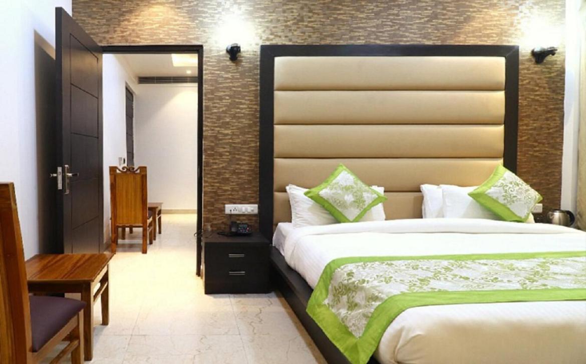 Happy Tree Premium - Rated Boutique For Families- Near Prem Mandir Guest house Vrindavan
