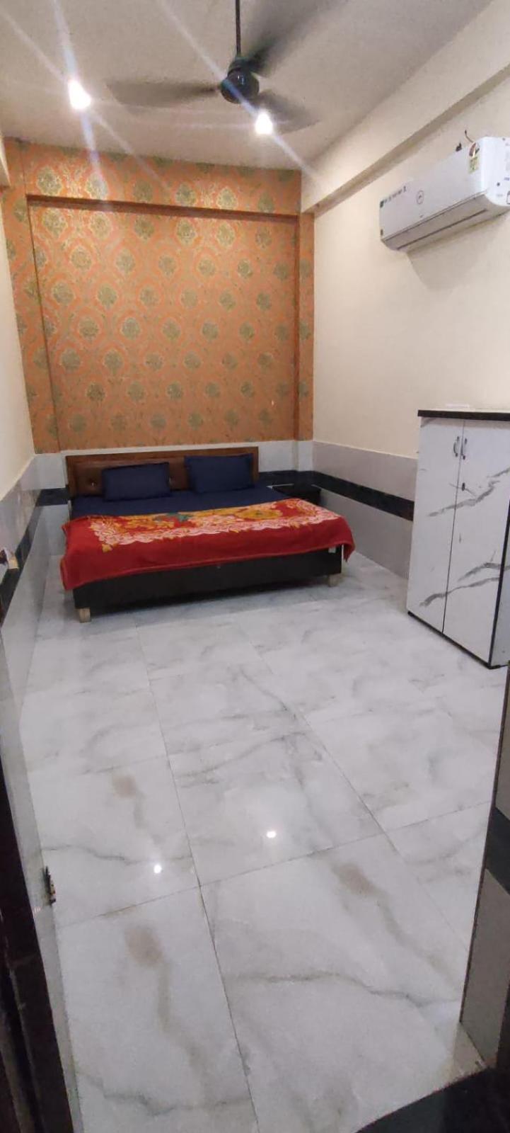 Kaka Near Prem Mandir And 100 Mt Far Away From Premanand Maharaj G Guest house Vrindavan