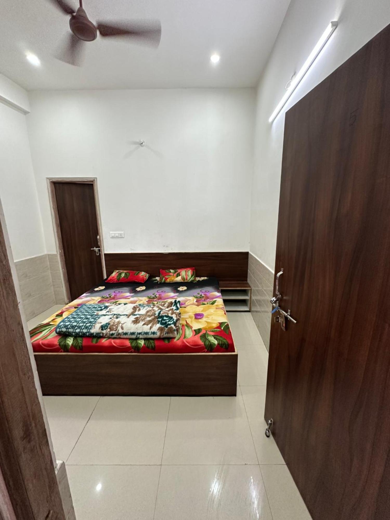 Radhey Radhey Seva Sadan Guest house Vrindavan