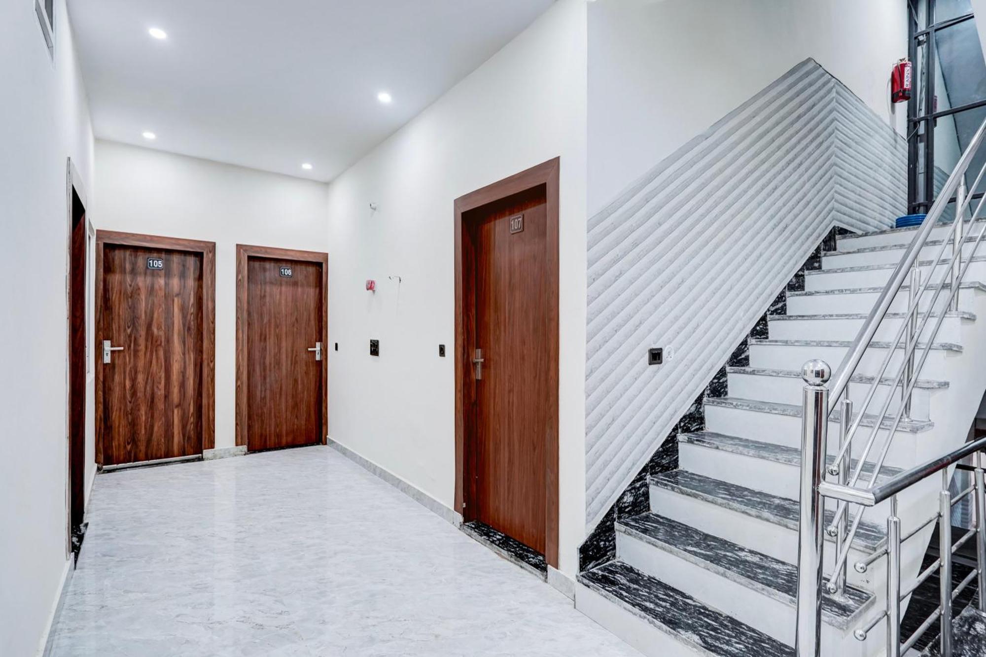 Super O Shree Ji Puram Near Prem Mandir Hotel 3*