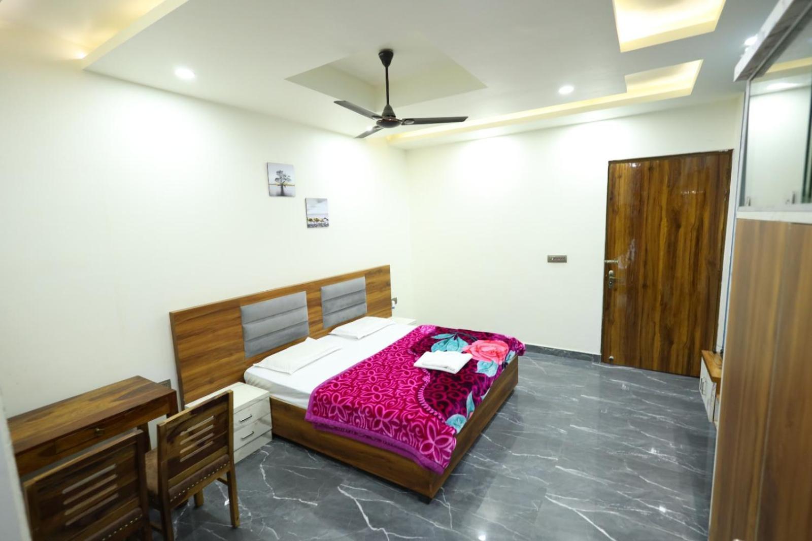 Hotel Radha Krishna Spiritual *