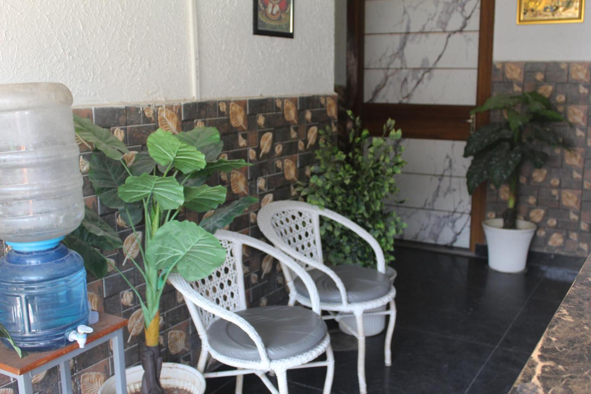 Hotel Radha Krishna Spiritual *