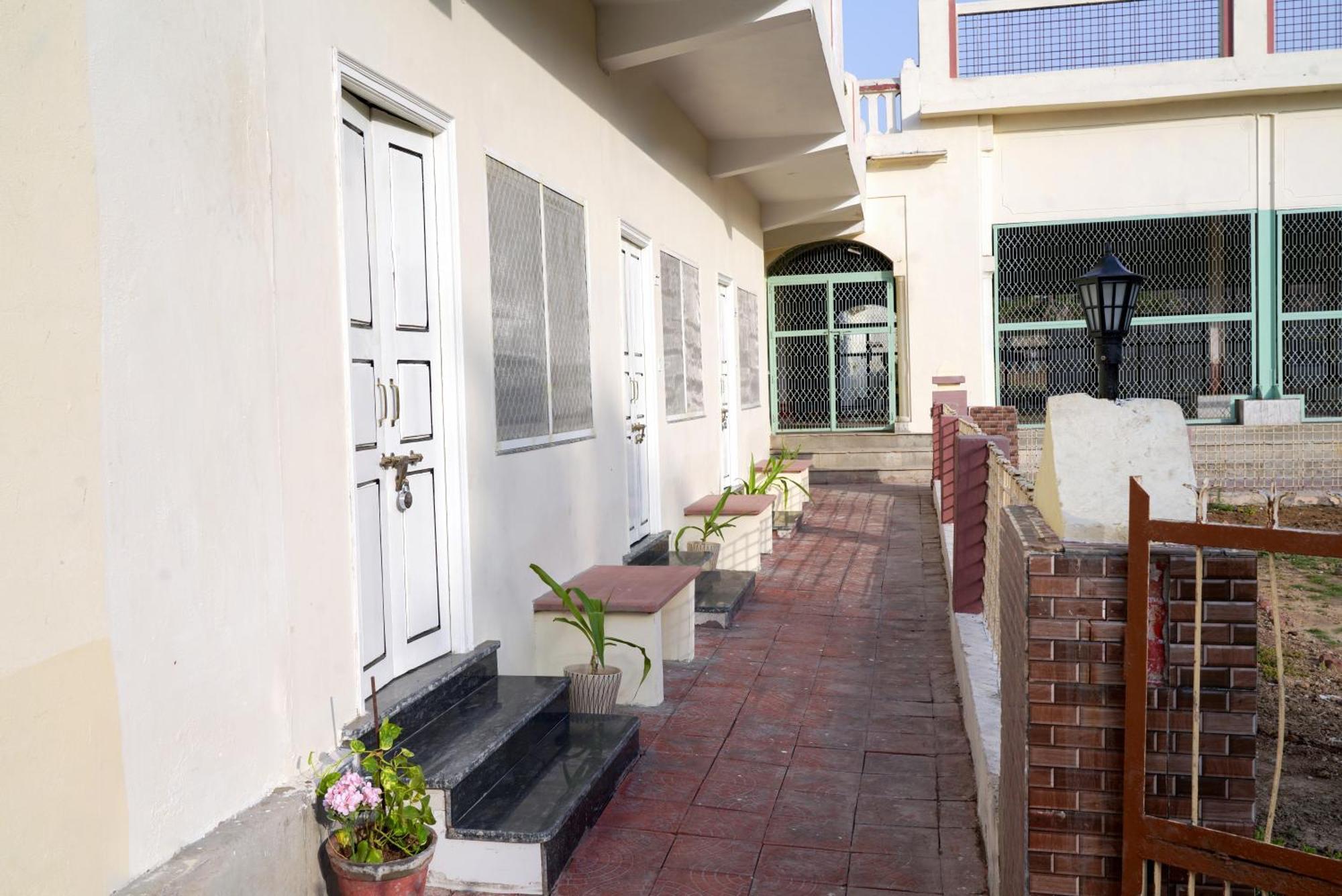 Shree Krishna Bhakti Ashram Guest house *