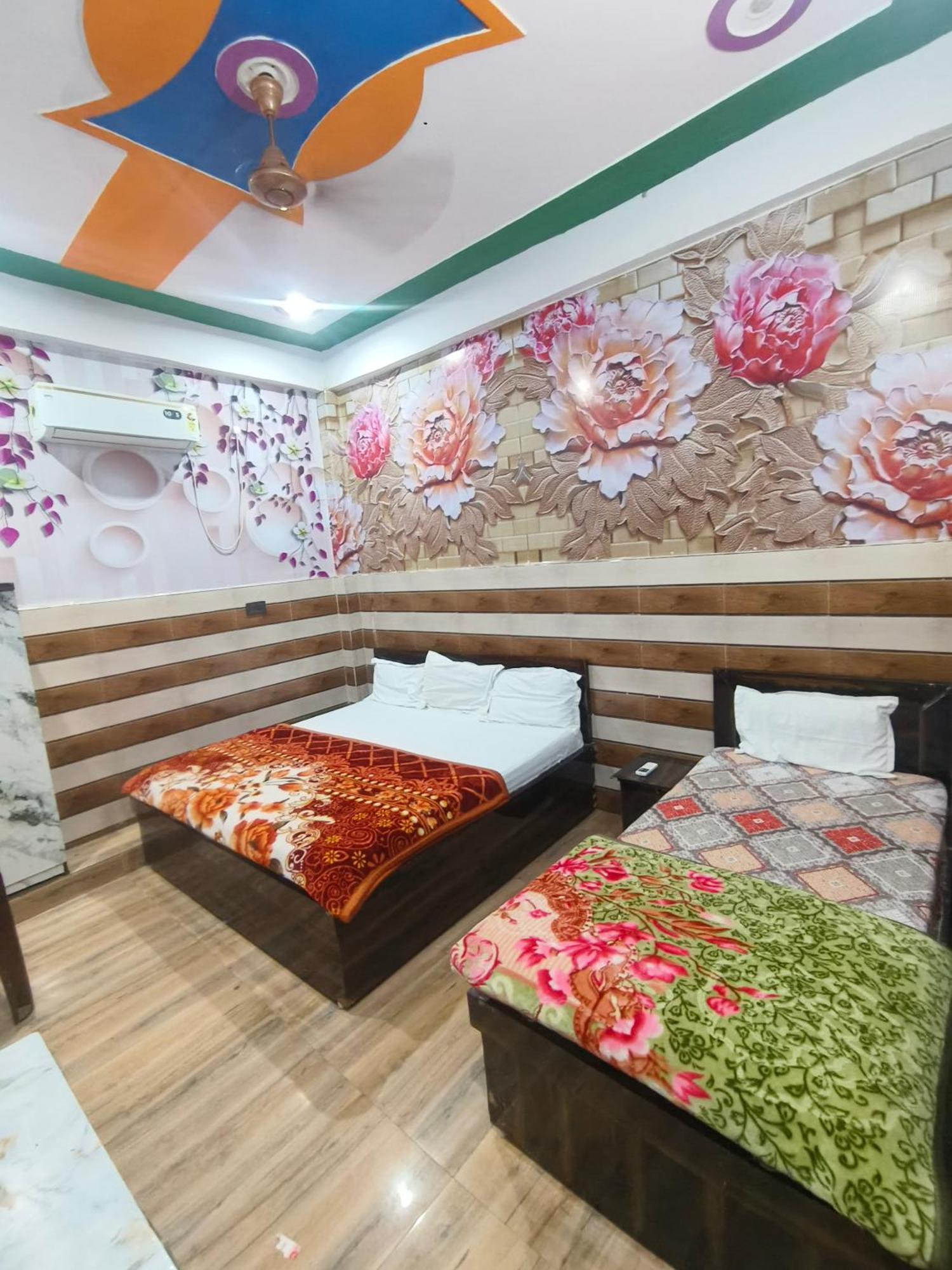 K.d.dham-near Prem Mandir Guest house *