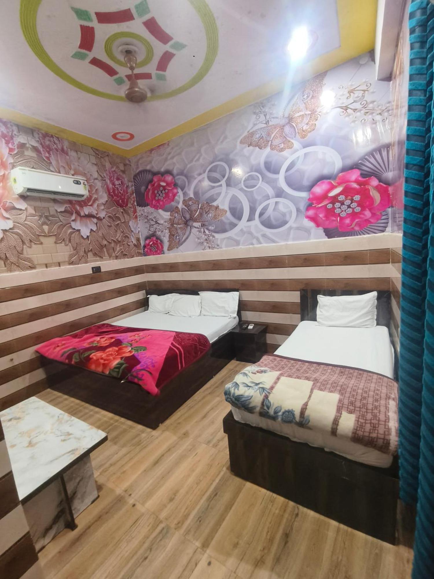 K.d.dham-near Prem Mandir Guest house *
