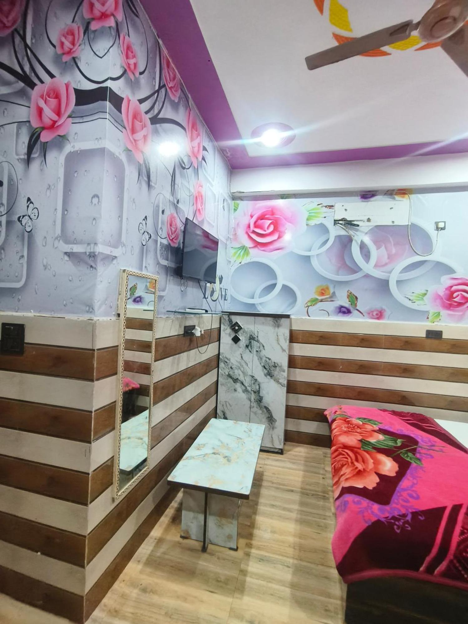 Guest house K.d.dham-near Prem Mandir