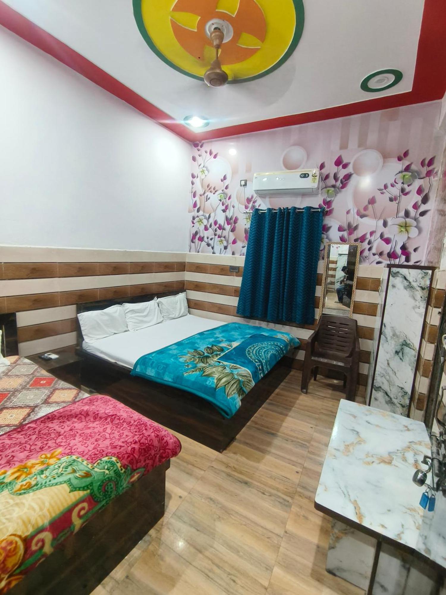 Guest house K.d.dham-near Prem Mandir