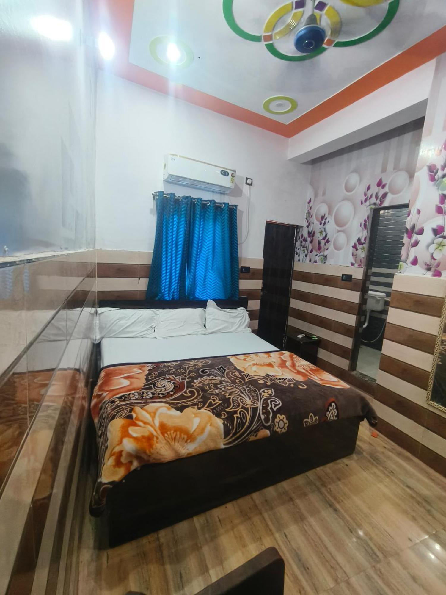 K.d.dham-near Prem Mandir * Vrindavan