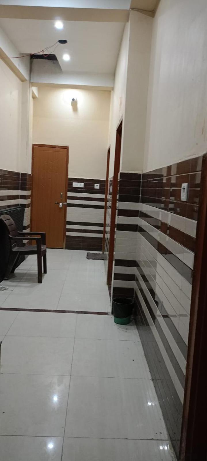 New Gaytri Place Near By Prem Mandir 1 Hotel