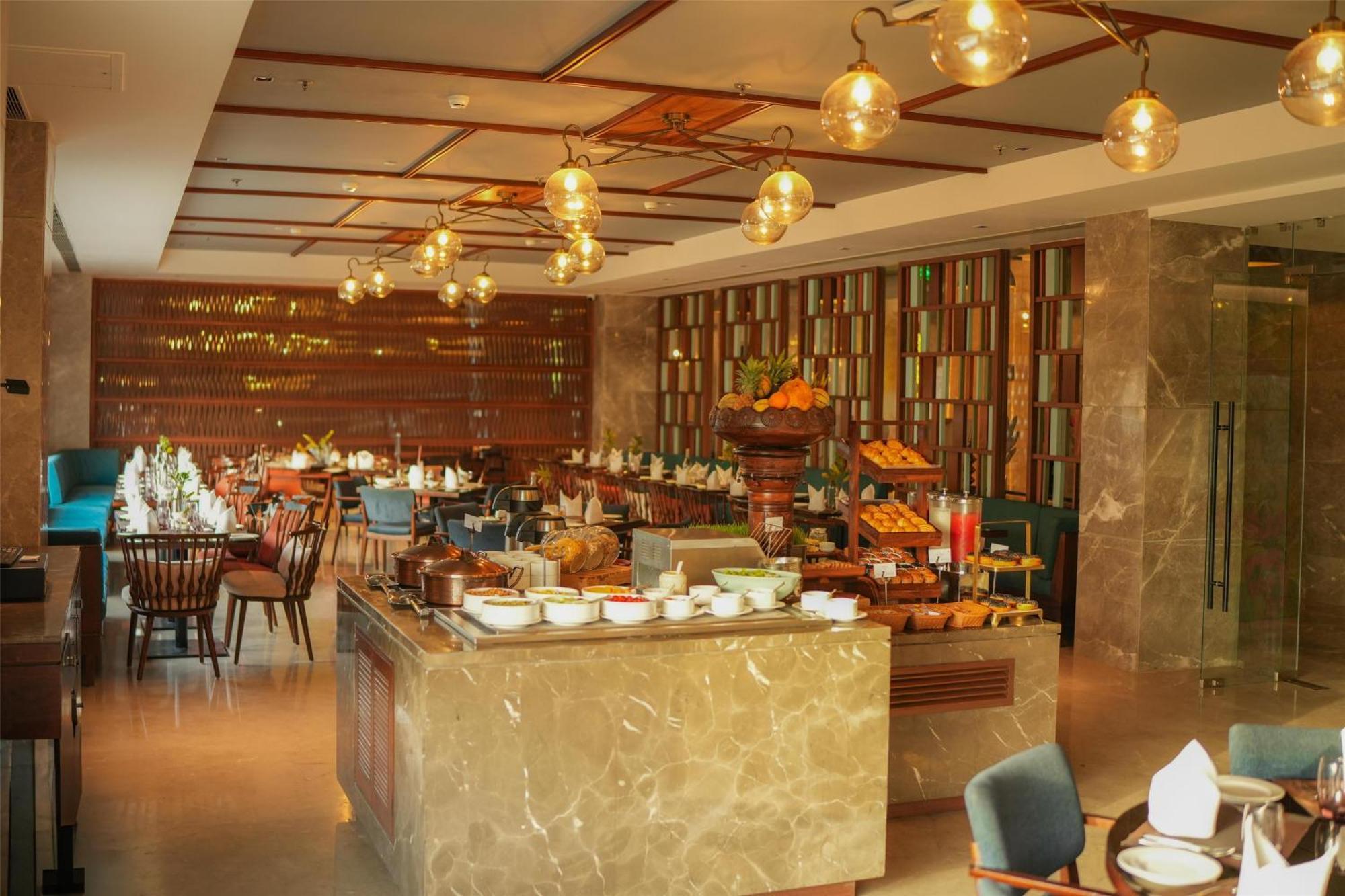 Radisson Hotel *