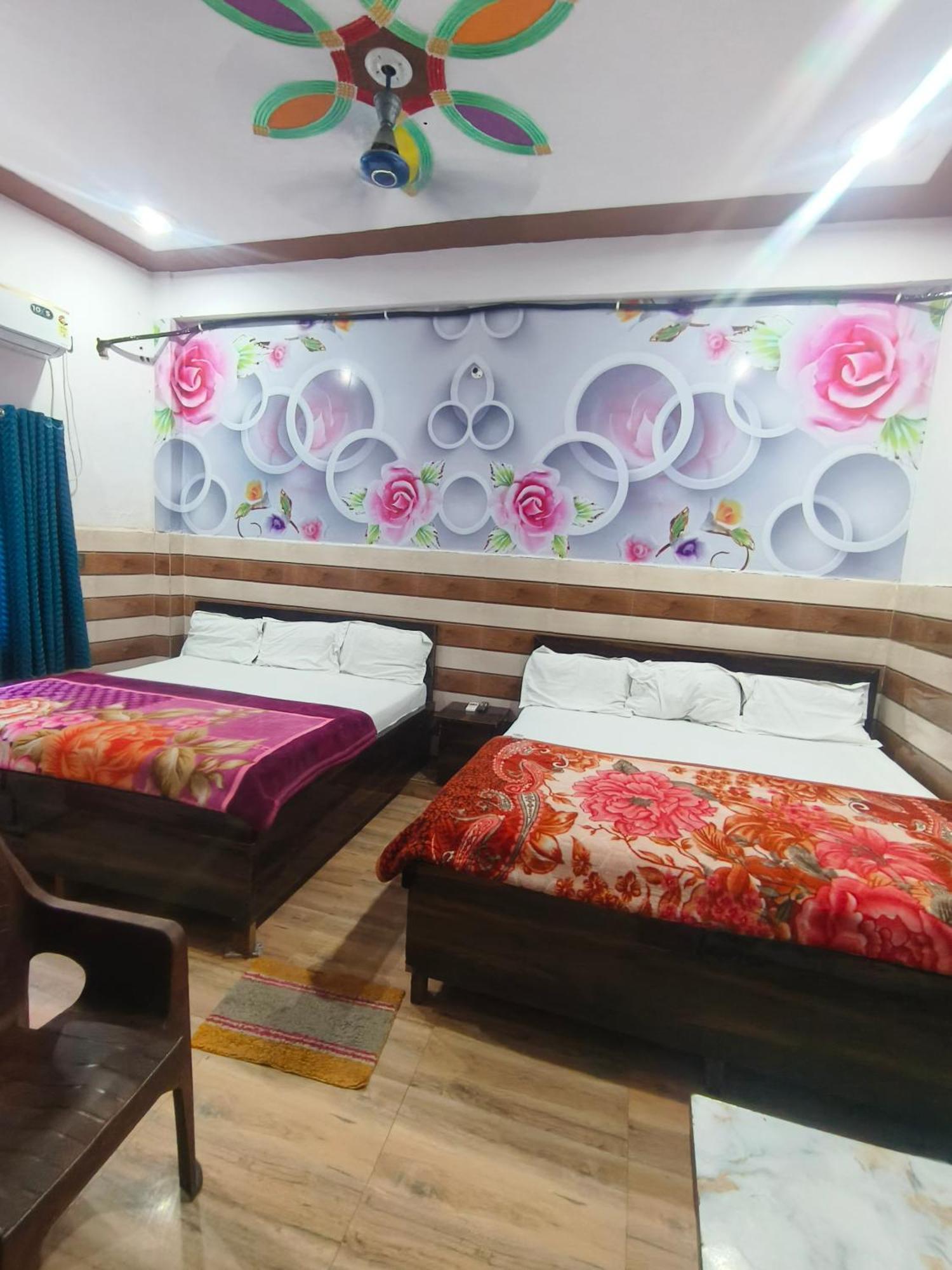 K.d.dham-near Prem Mandir Guest house *
