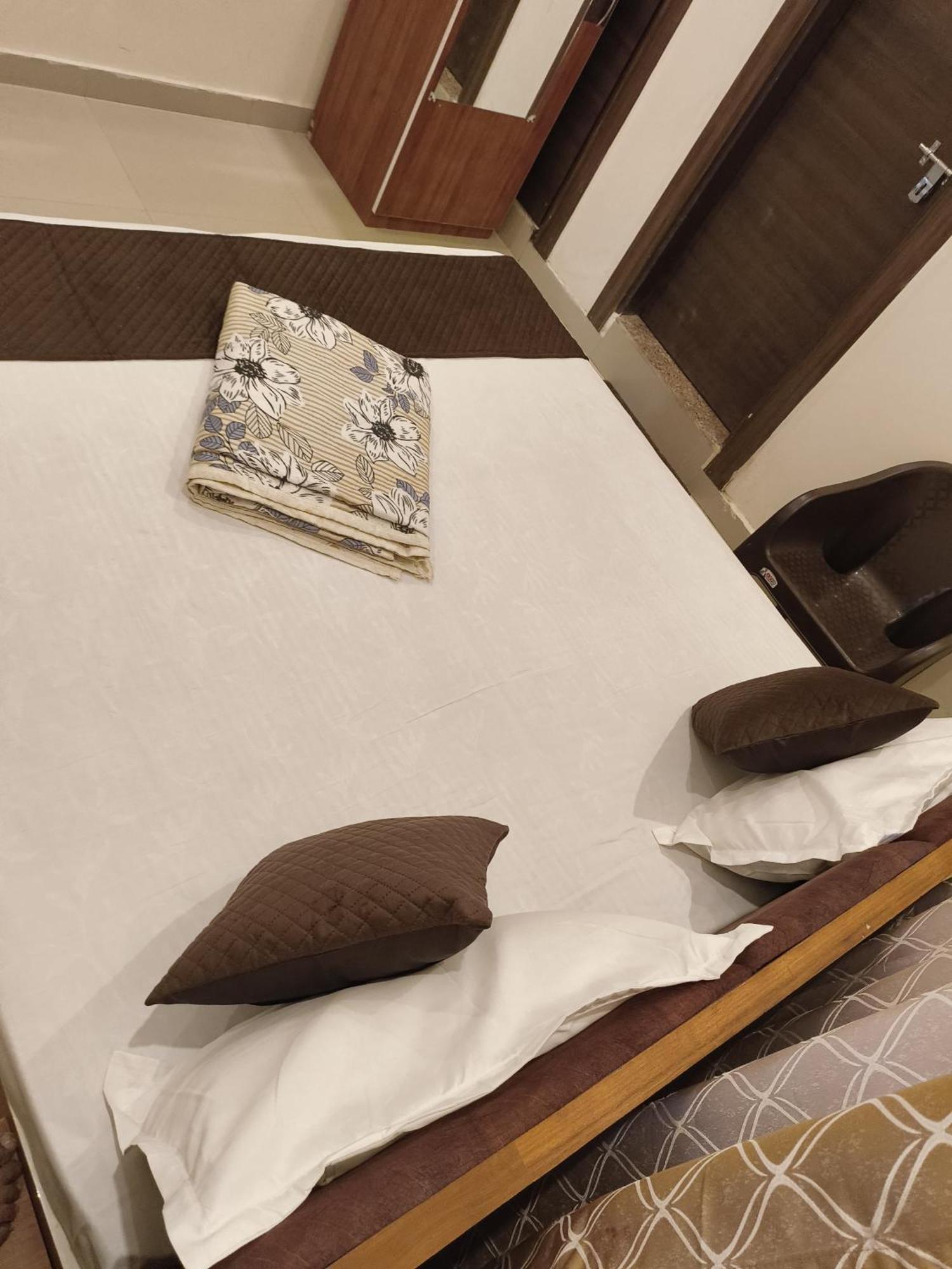 Shri Radha Kunj Homestay Vrindavan