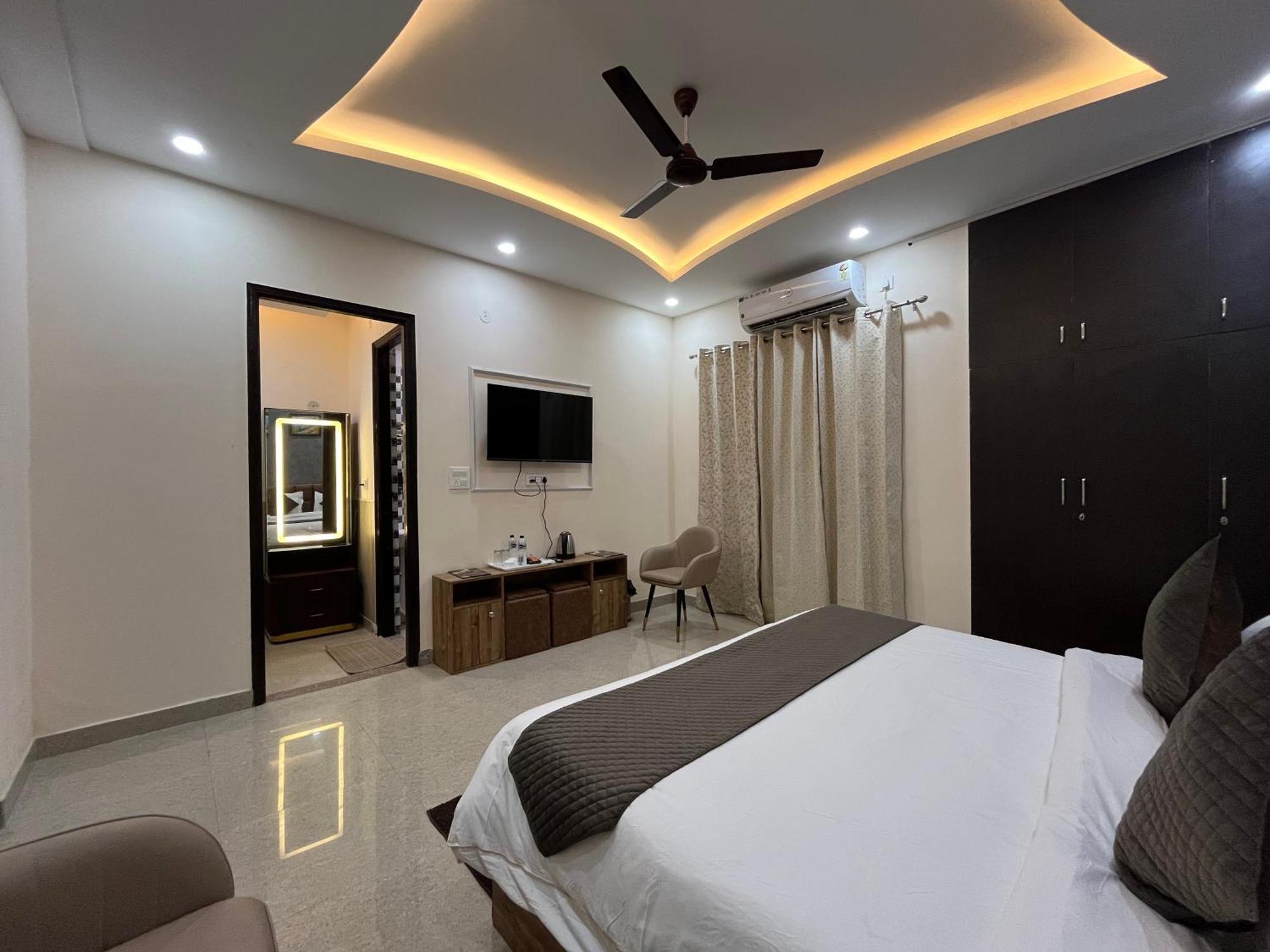 Mango Tree, 3*