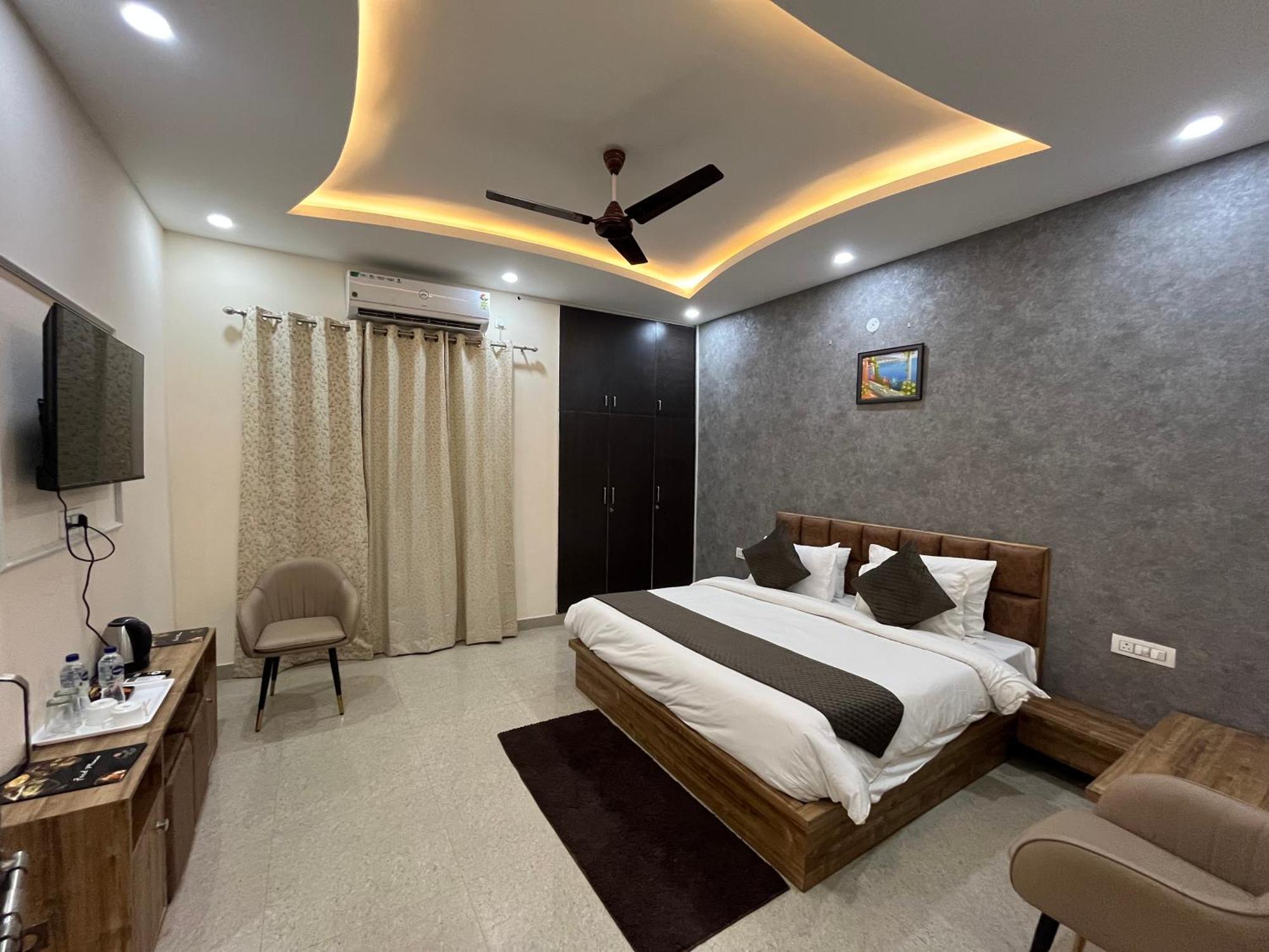 Mango Tree, 3*