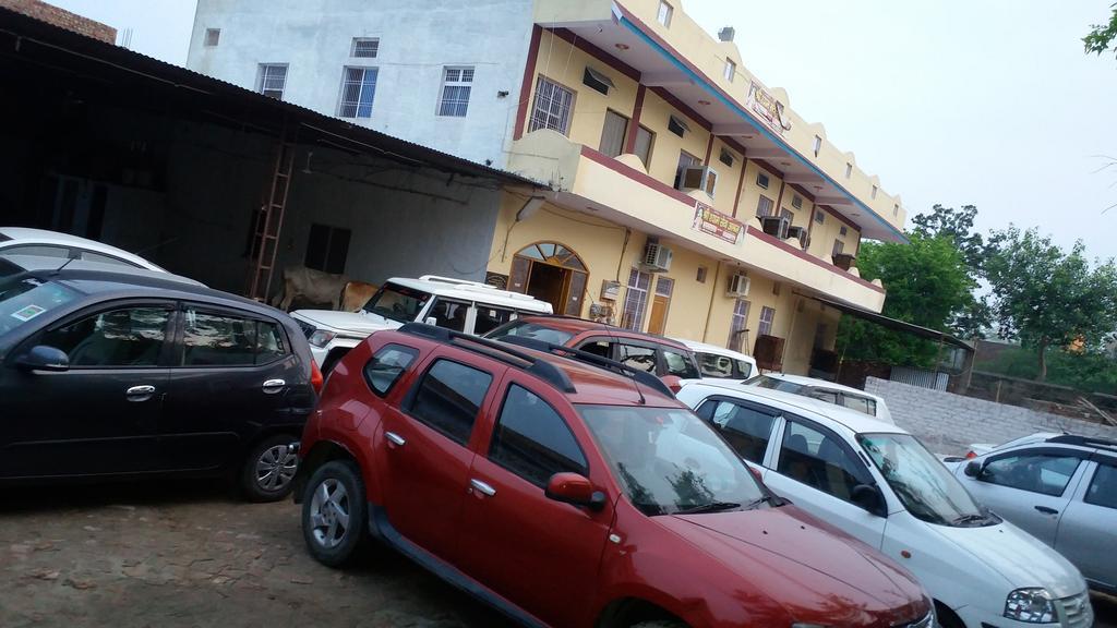 Guest house Shri Shyam Sheba Ashram Vrindavan