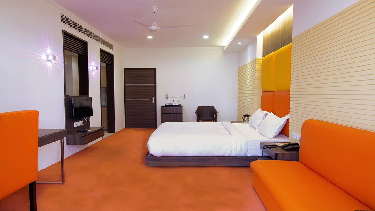 Santosh Dham Hotel Vrindavan