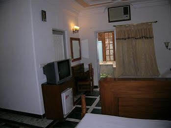 Hotel Ananda Krishna 3*