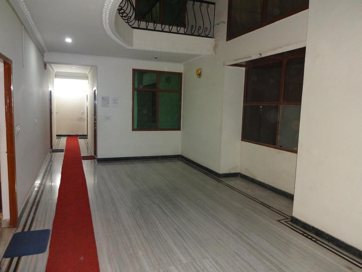 Giriraj Kripa Atithi Bhawan Vrindavan