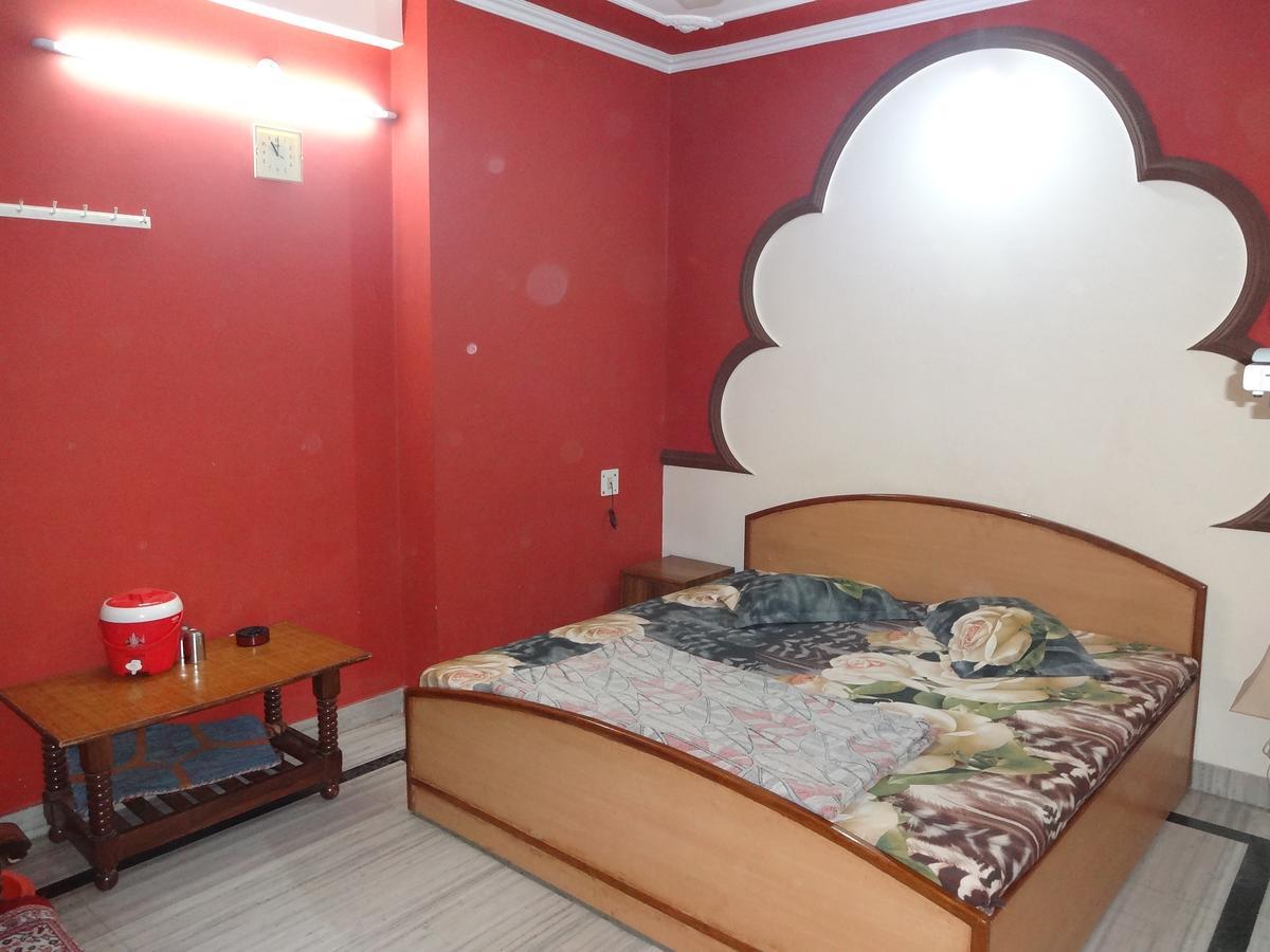 Hotel Giriraj Kripa Atithi Bhawan Vrindavan