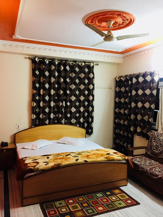 Giriraj Kripa Atithi Bhawan Hotel